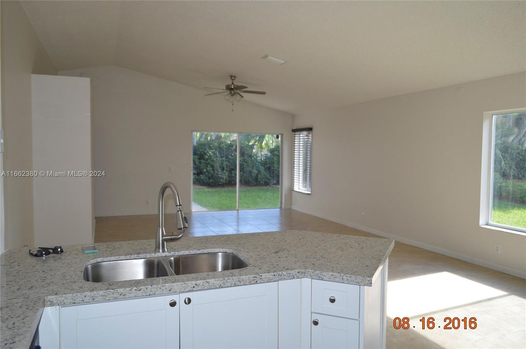 For Rent: $3,600 (3 beds, 2 baths, 1353 Square Feet)