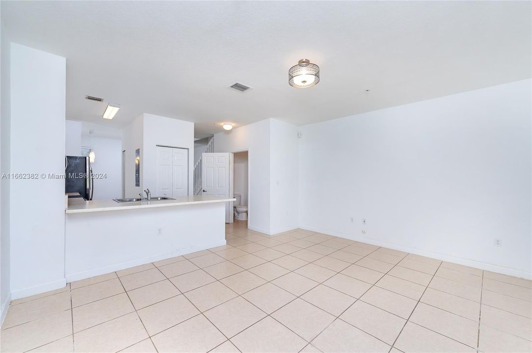 For Rent: $2,375 (3 beds, 2 baths, 1325 Square Feet)