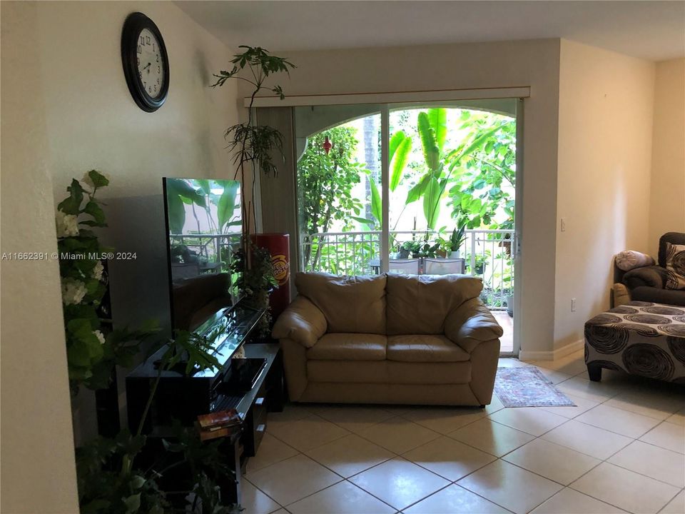 For Rent: $3,000 (3 beds, 2 baths, 1420 Square Feet)