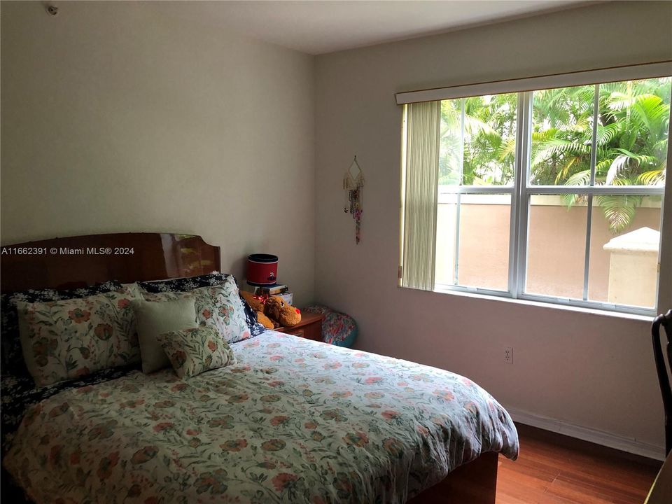 For Rent: $3,000 (3 beds, 2 baths, 1420 Square Feet)