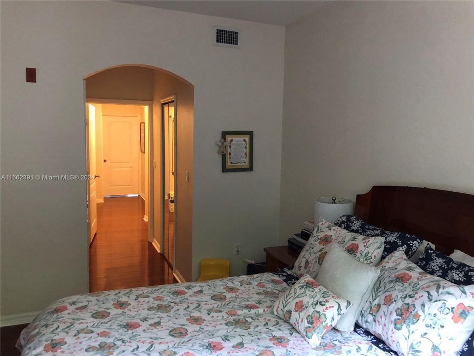 For Rent: $3,000 (3 beds, 2 baths, 1420 Square Feet)