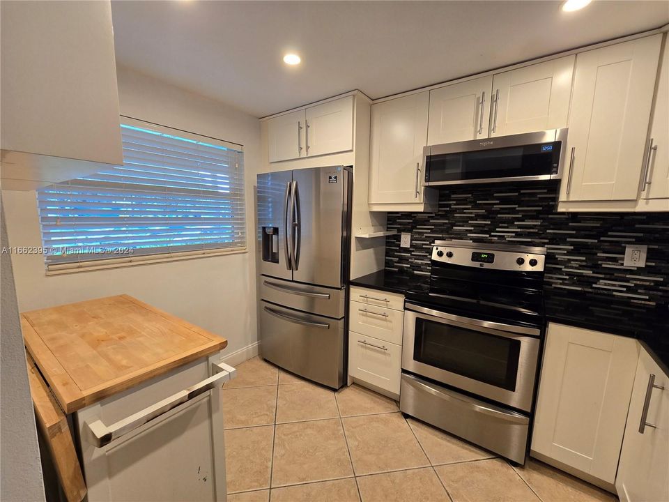 For Sale: $330,000 (3 beds, 2 baths, 1124 Square Feet)