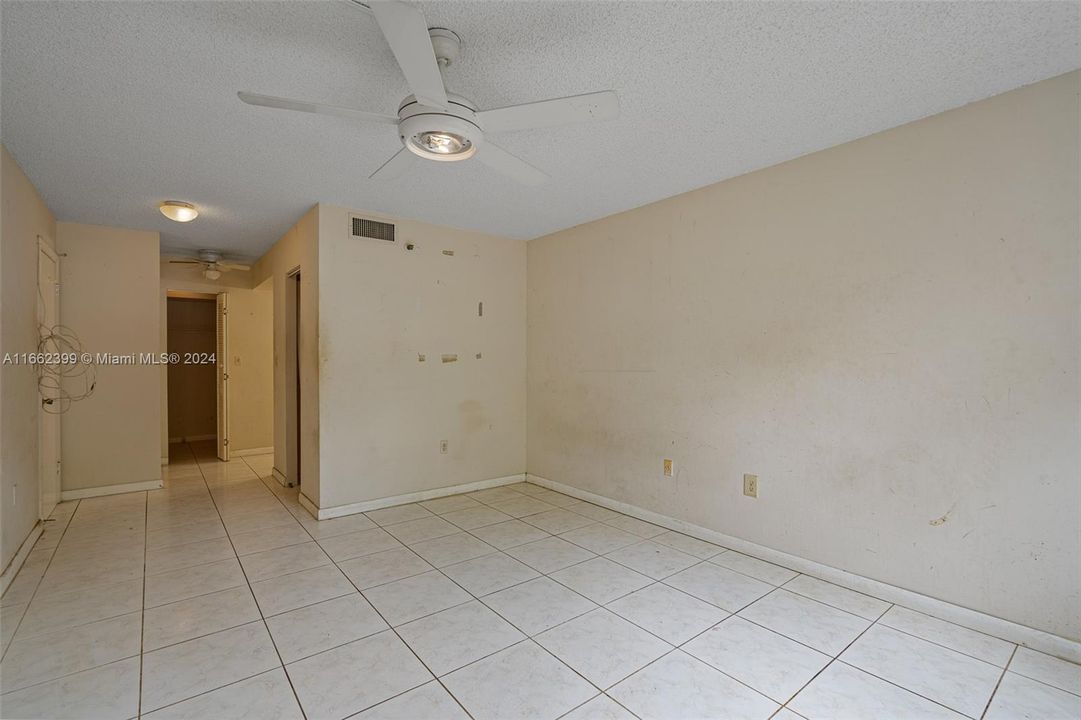 For Sale: $162,000 (2 beds, 2 baths, 1100 Square Feet)