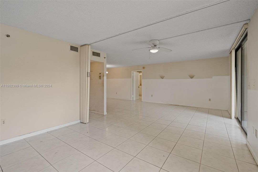 For Sale: $162,000 (2 beds, 2 baths, 1100 Square Feet)