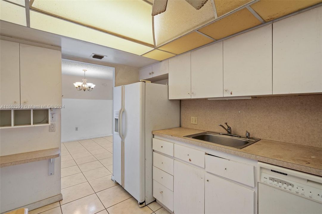 For Sale: $162,000 (2 beds, 2 baths, 1100 Square Feet)