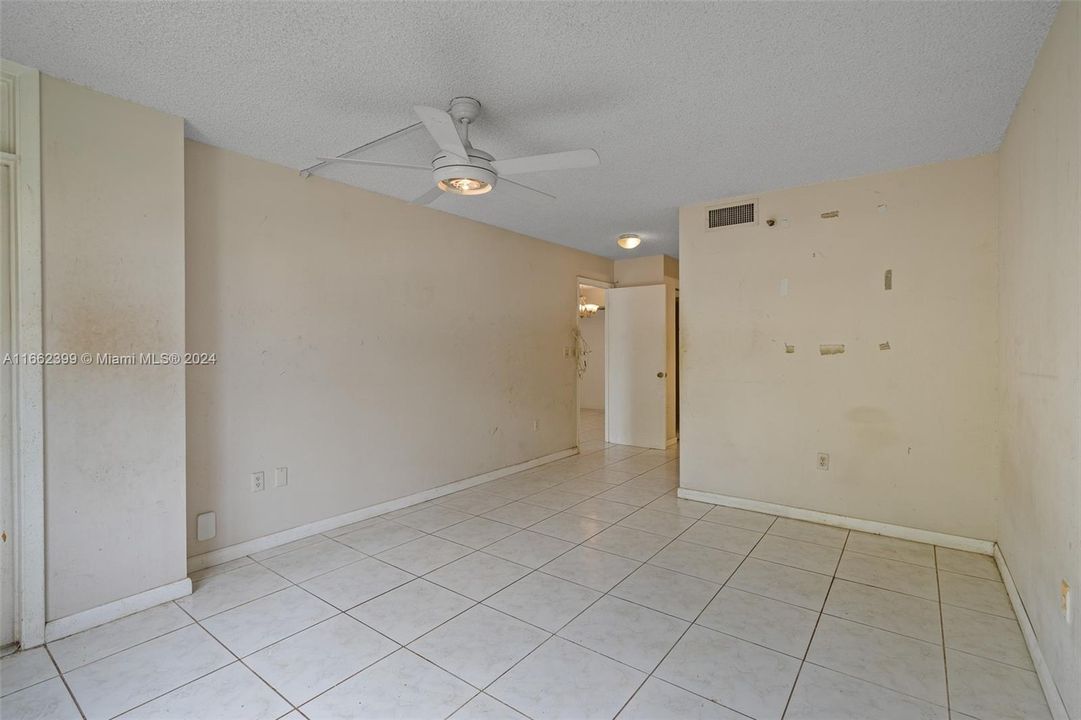 For Sale: $162,000 (2 beds, 2 baths, 1100 Square Feet)