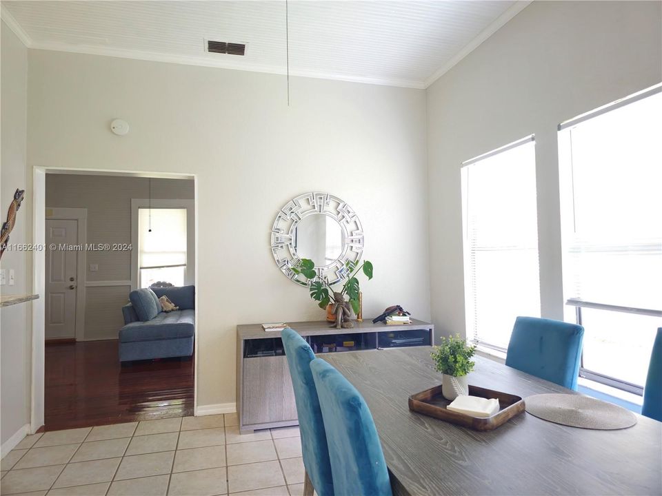 For Sale: $307,000 (3 beds, 2 baths, 1427 Square Feet)