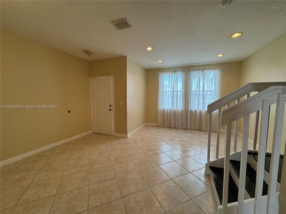 For Rent: $2,850 (3 beds, 2 baths, 1450 Square Feet)