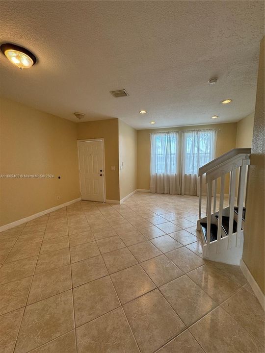 For Rent: $2,850 (3 beds, 2 baths, 1450 Square Feet)