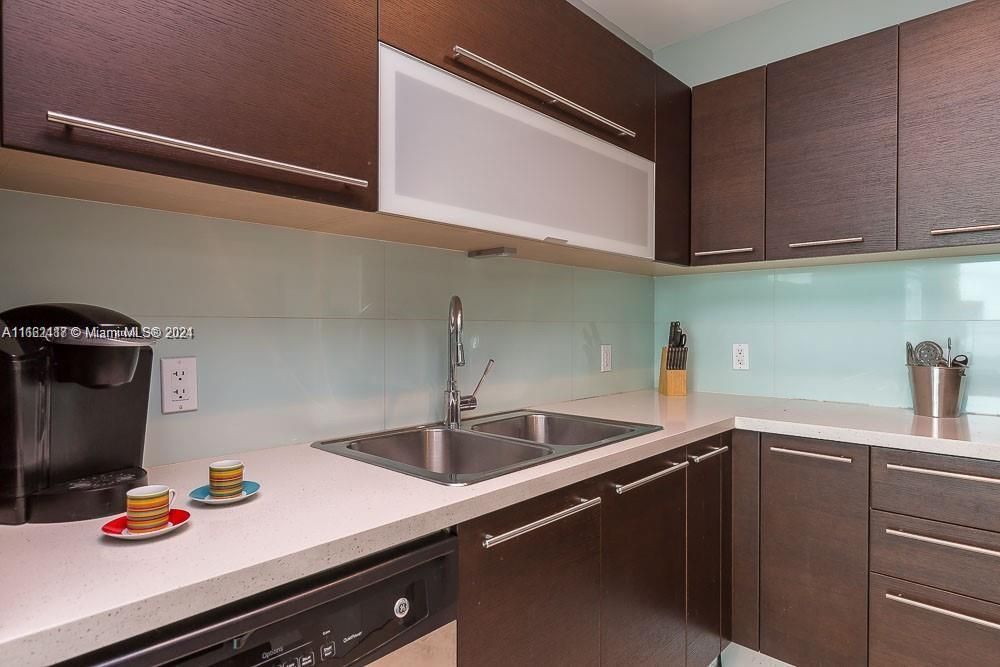 For Sale: $484,500 (1 beds, 2 baths, 840 Square Feet)