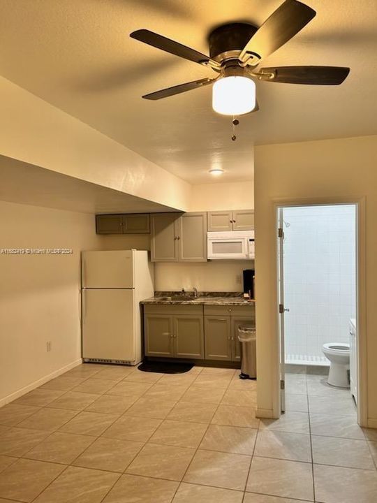 For Rent: $1,200 (1 beds, 1 baths, 2596 Square Feet)