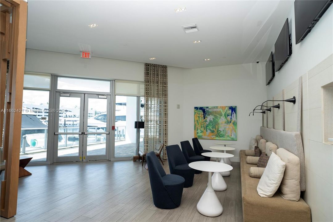 For Sale: $1,450,000 (2 beds, 2 baths, 1682 Square Feet)