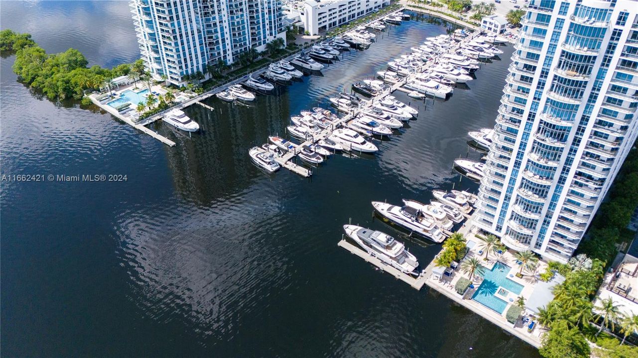 For Sale: $1,450,000 (2 beds, 2 baths, 1682 Square Feet)