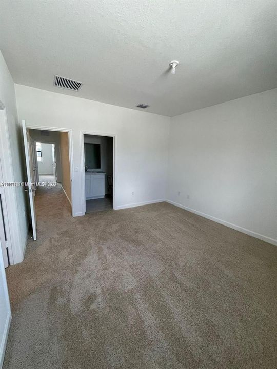 For Rent: $2,500 (3 beds, 2 baths, 1418 Square Feet)