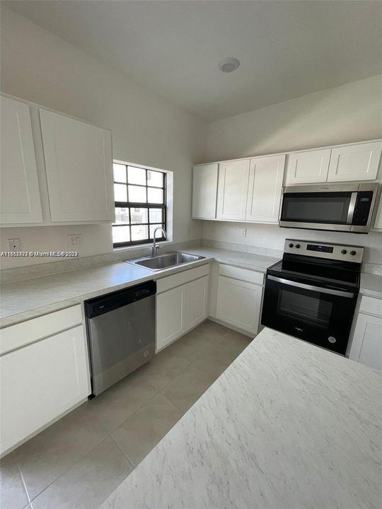 For Rent: $2,500 (3 beds, 2 baths, 1418 Square Feet)