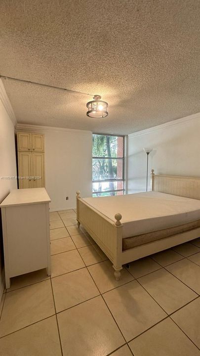 For Rent: $2,200 (1 beds, 1 baths, 725 Square Feet)