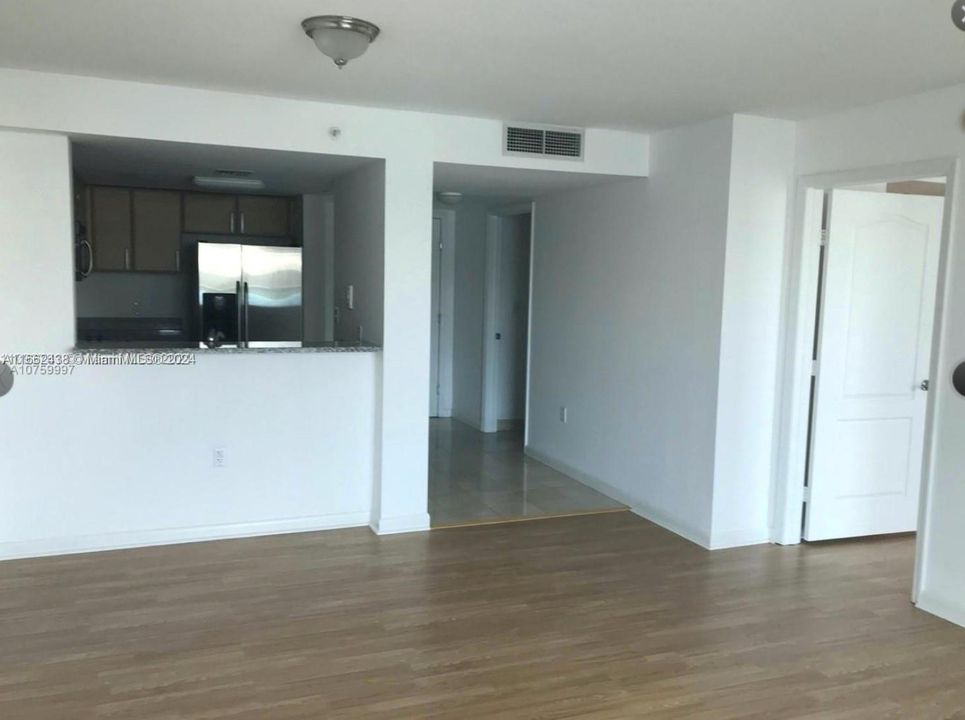 For Rent: $2,900 (1 beds, 1 baths, 791 Square Feet)