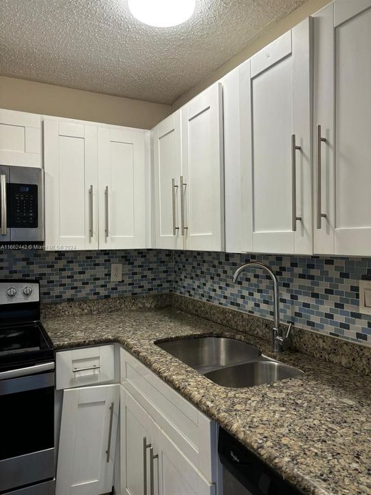 For Rent: $1,975 (2 beds, 2 baths, 1036 Square Feet)