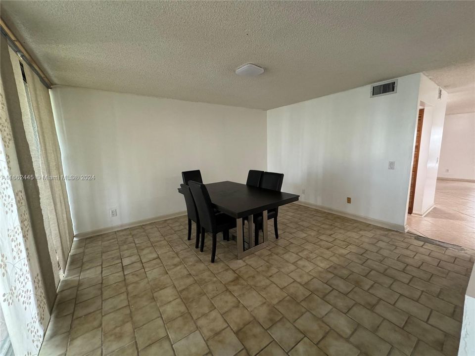 For Rent: $3,250 (3 beds, 2 baths, 1712 Square Feet)