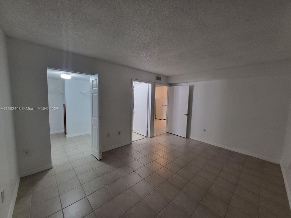 For Rent: $1,950 (1 beds, 1 baths, 608 Square Feet)