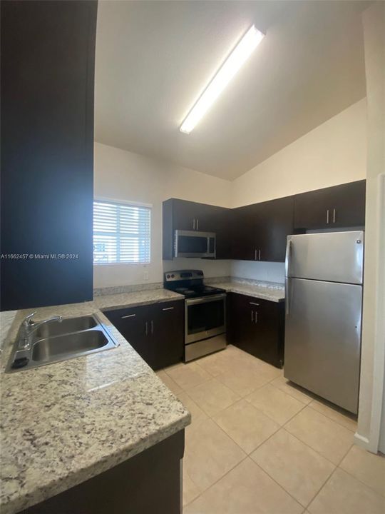 For Rent: $2,700 (3 beds, 2 baths, 1189 Square Feet)