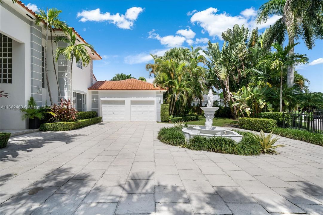 For Sale: $1,990,000 (5 beds, 4 baths, 4446 Square Feet)