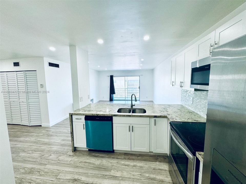 For Rent: $2,400 (2 beds, 2 baths, 1131 Square Feet)