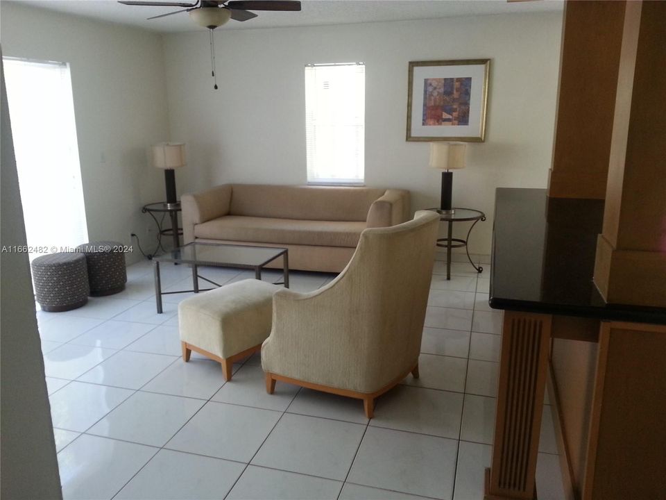 For Rent: $1,300 (3 beds, 2 baths, 2717 Square Feet)