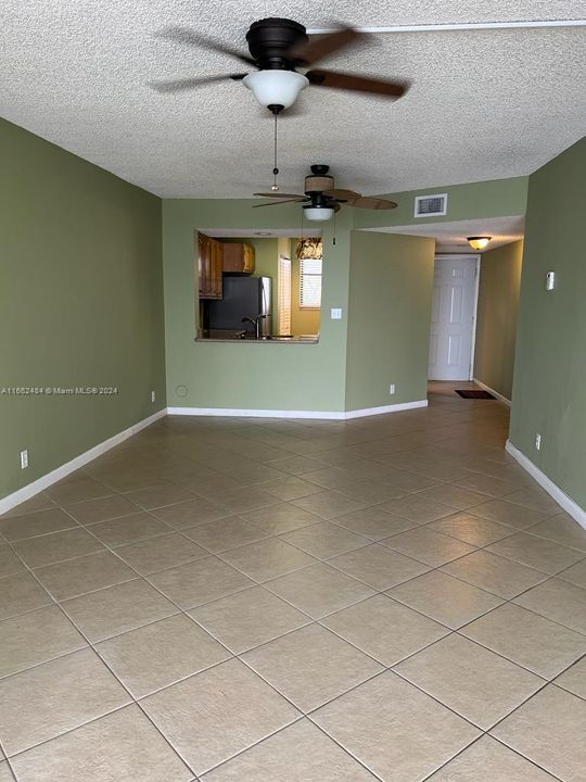 For Rent: $2,280 (2 beds, 2 baths, 920 Square Feet)