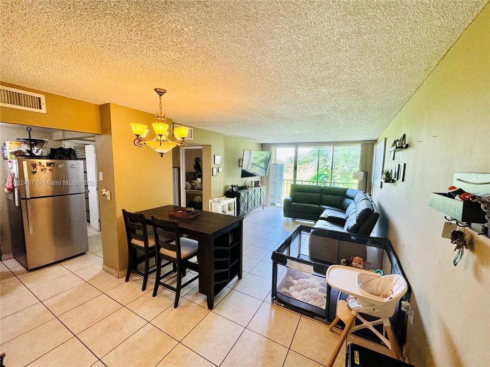 For Sale: $240,000 (1 beds, 1 baths, 680 Square Feet)