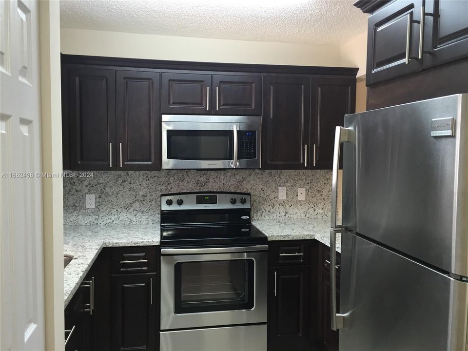 For Rent: $1,850 (1 beds, 1 baths, 763 Square Feet)