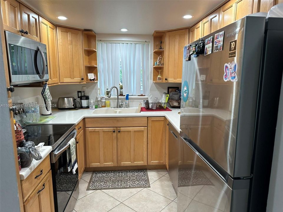 For Sale: $285,000 (2 beds, 1 baths, 1066 Square Feet)