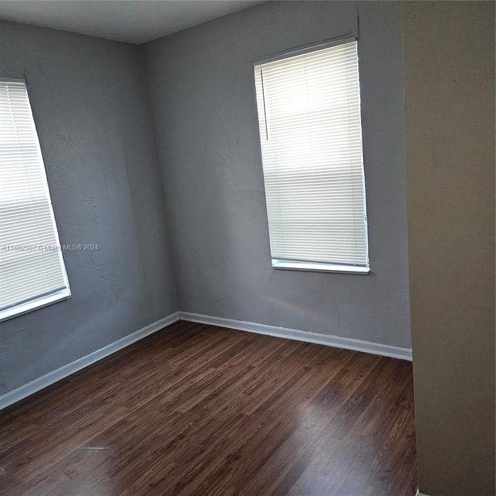 For Rent: $2,500 (3 beds, 2 baths, 975 Square Feet)