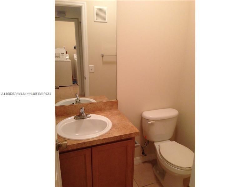 For Sale: $135,000 (1 beds, 1 baths, 840 Square Feet)