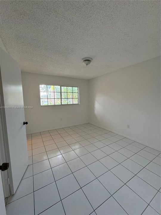 For Sale: $279,900 (2 beds, 2 baths, 935 Square Feet)