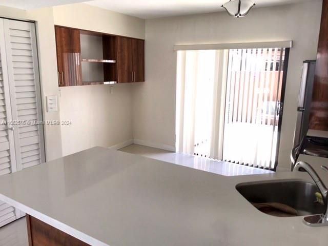 For Rent: $2,500 (2 beds, 1 baths, 828 Square Feet)