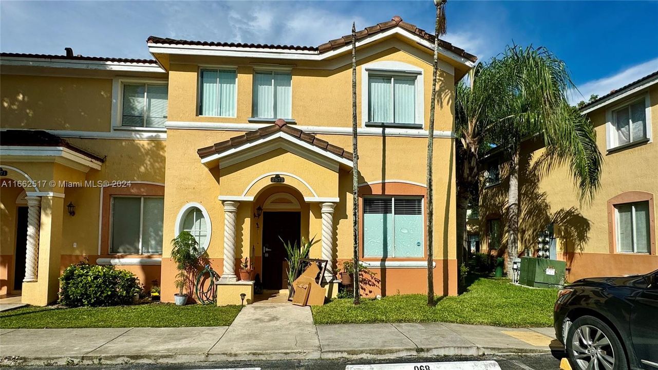 En Venta: $340,000 (3 camas, 3 baños, 1423 Pies cuadrados)