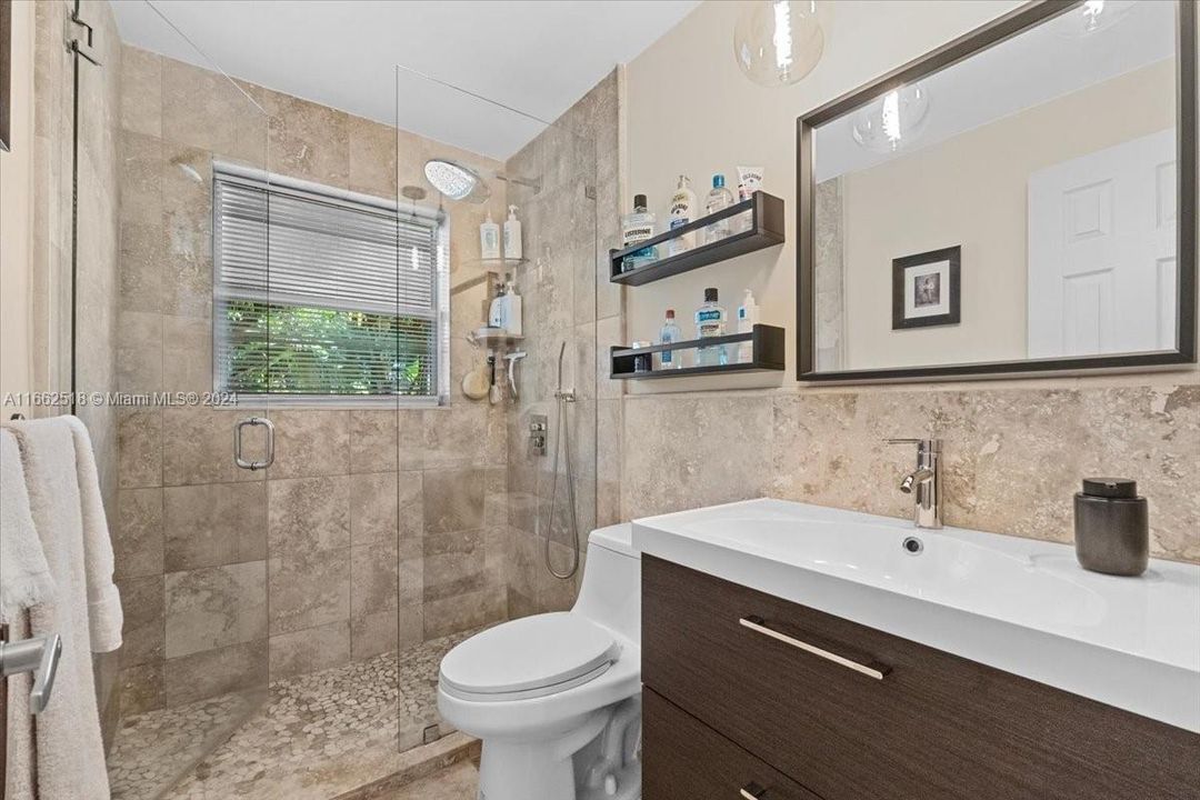 For Sale: $199,999 (2 beds, 2 baths, 900 Square Feet)