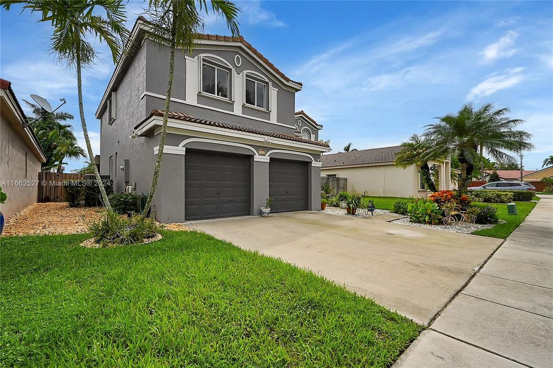 For Sale: $727,500 (4 beds, 2 baths, 2700 Square Feet)