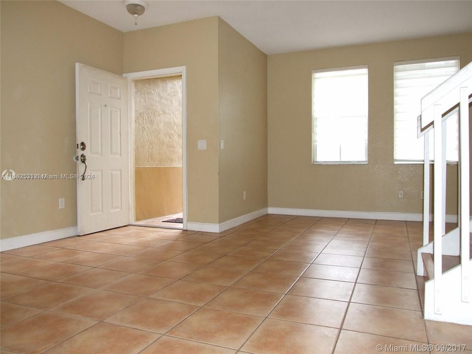 For Rent: $2,950 (3 beds, 2 baths, 1450 Square Feet)