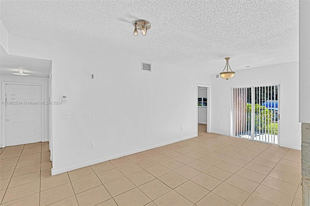 For Sale: $249,000 (2 beds, 2 baths, 942 Square Feet)