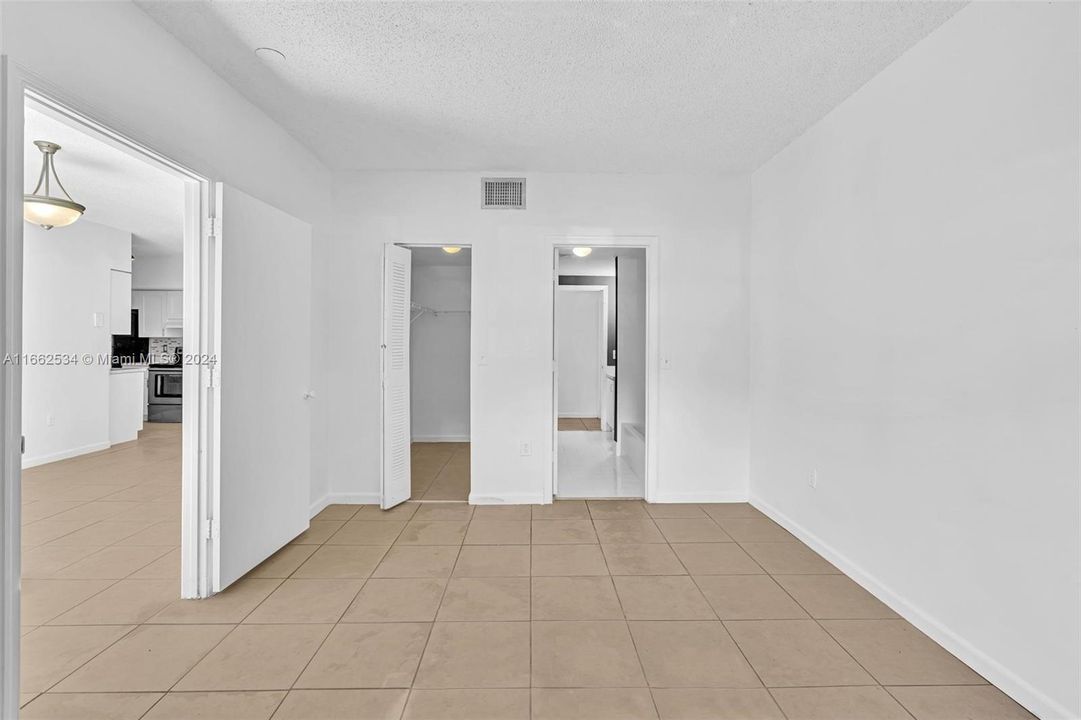 For Sale: $249,000 (2 beds, 2 baths, 942 Square Feet)