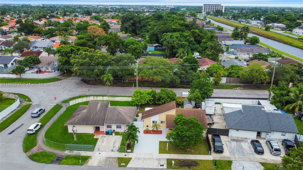 For Sale: $559,000 (3 beds, 2 baths, 1231 Square Feet)