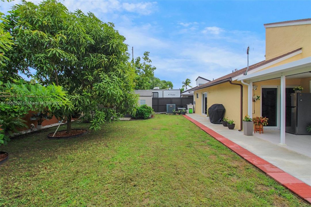 For Sale: $559,000 (3 beds, 2 baths, 1231 Square Feet)