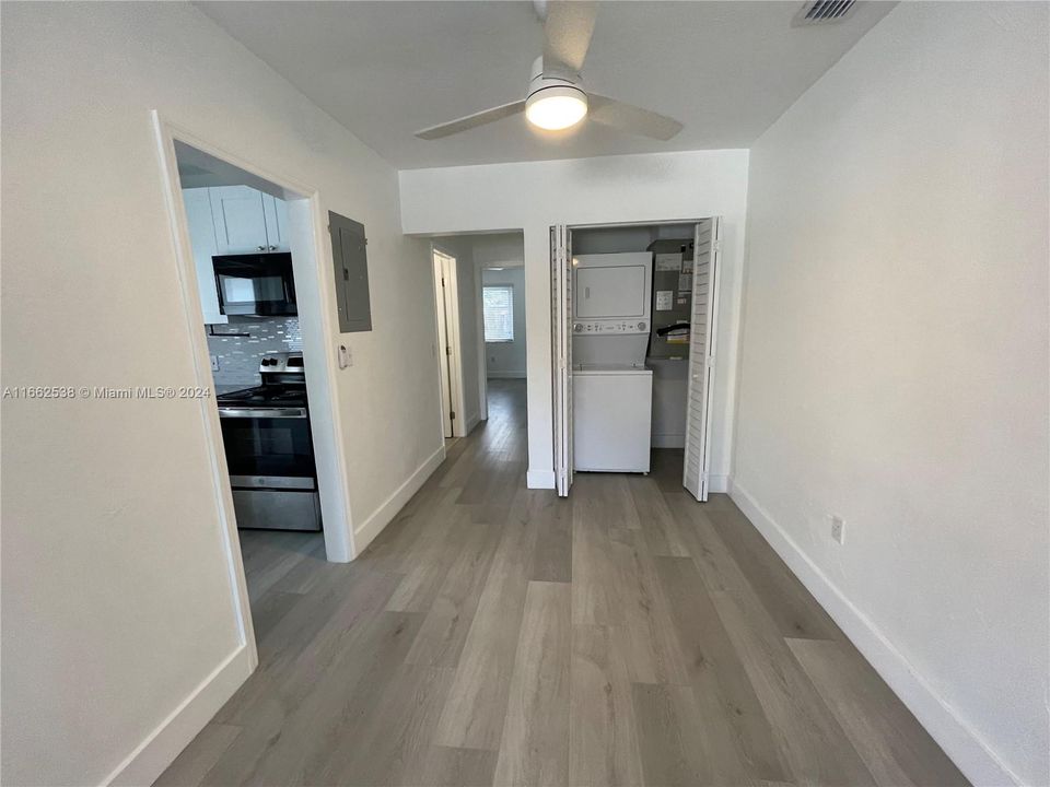 For Rent: $2,300 (1 beds, 1 baths, 1595 Square Feet)