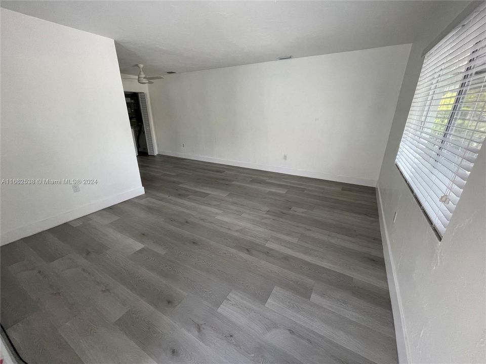 For Rent: $2,300 (1 beds, 1 baths, 1595 Square Feet)