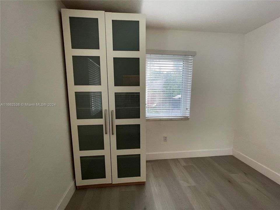 For Rent: $2,300 (1 beds, 1 baths, 1595 Square Feet)