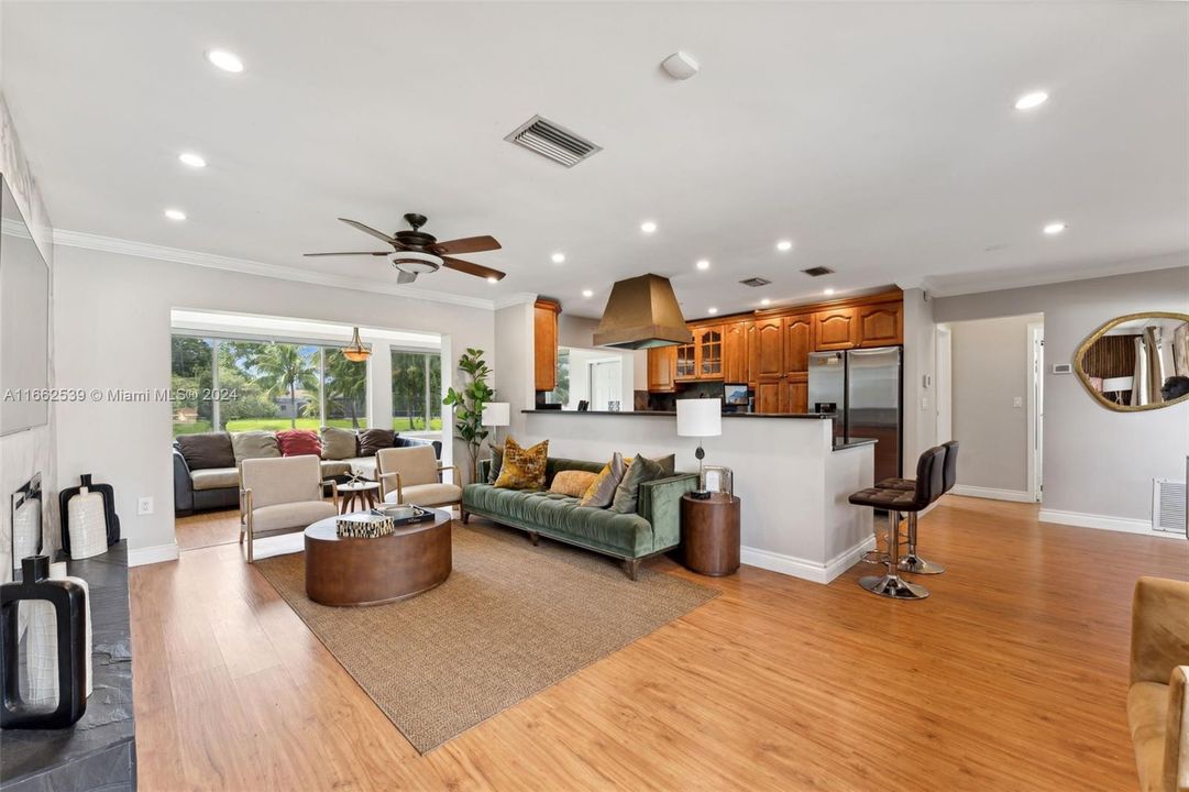 For Sale: $500,000 (2 beds, 2 baths, 1320 Square Feet)