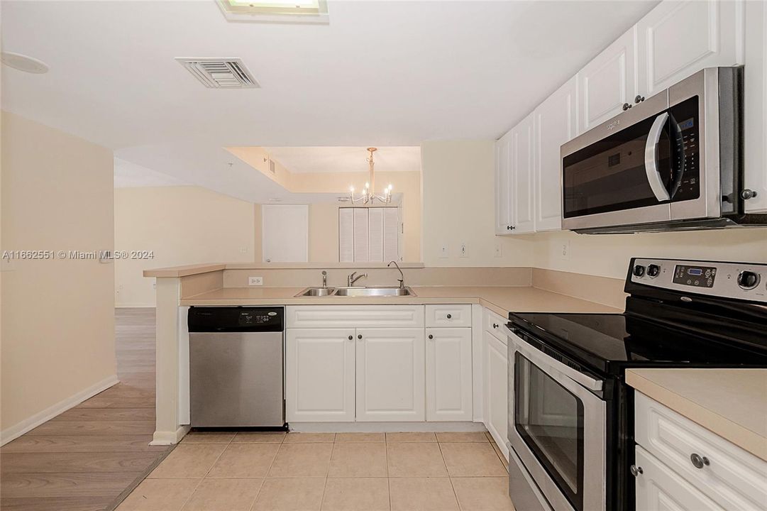 For Rent: $2,850 (2 beds, 2 baths, 1136 Square Feet)