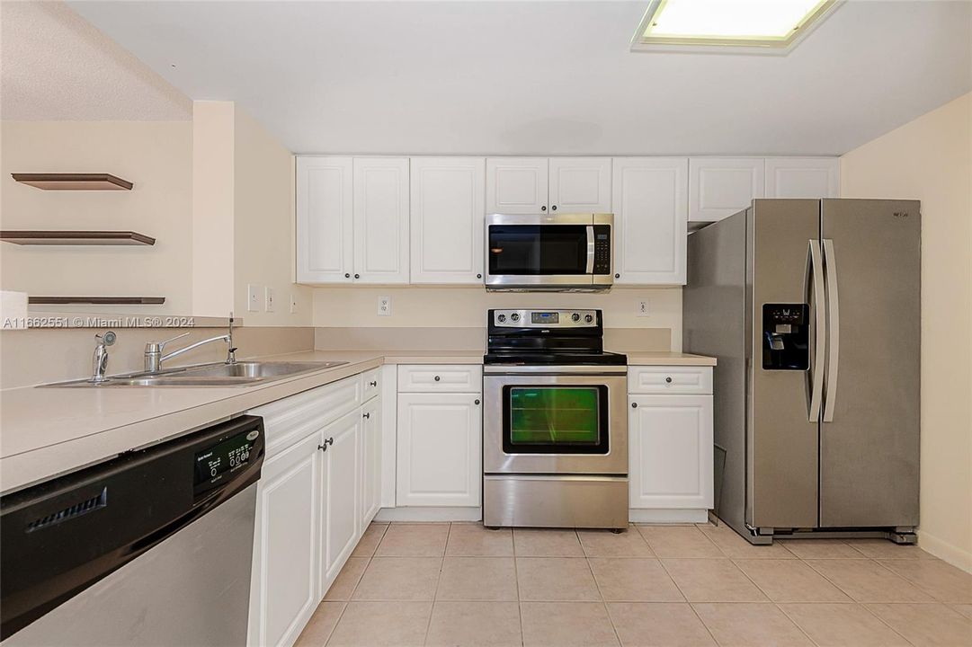 For Rent: $2,850 (2 beds, 2 baths, 1136 Square Feet)